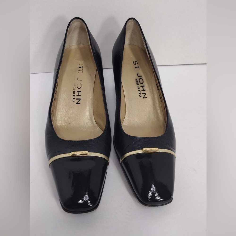 St. John Black Women's Shoes size 4 pre owned Exellent condition